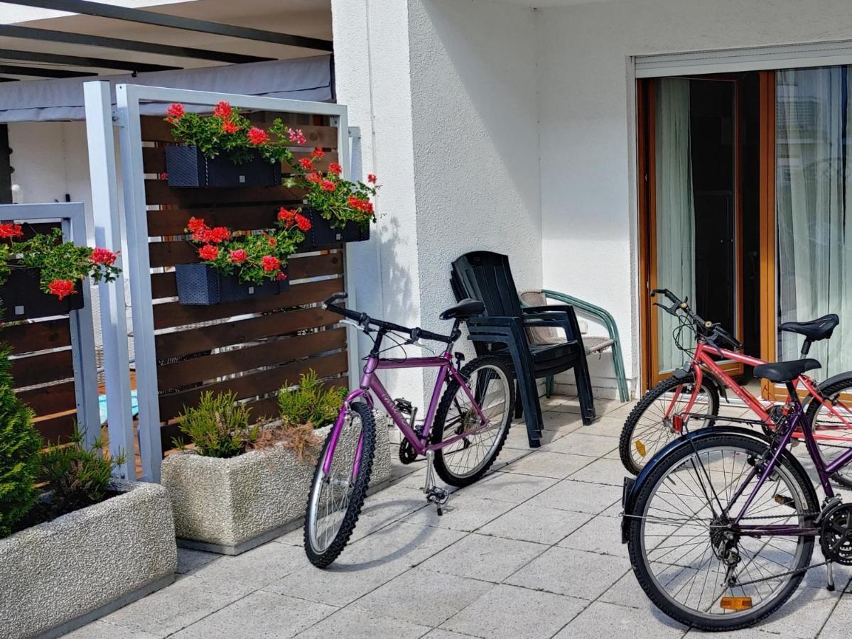 Swinoujscie Platan Patio 6 - Berry Apartments Eksteriør billede